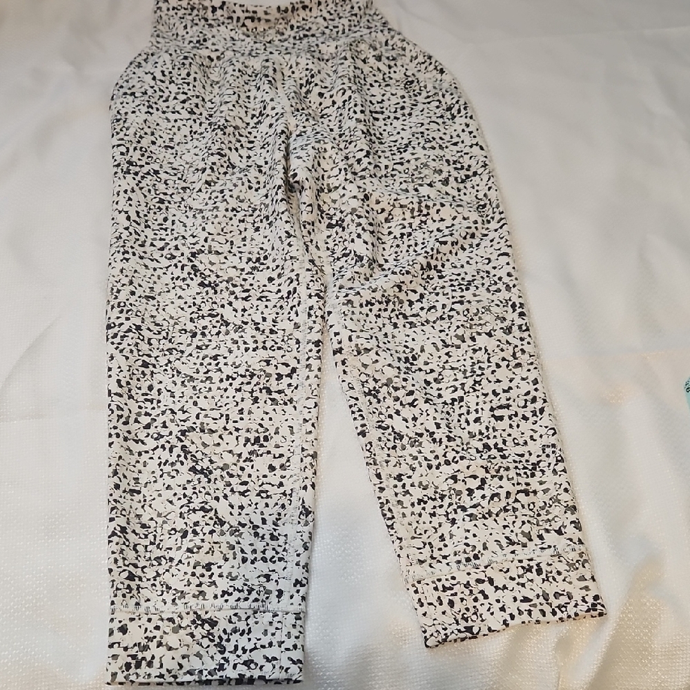 Old Navy Black and White Patterned Capris